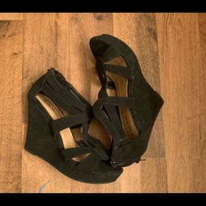 Black velvety strappy wedge sandals 8.5M